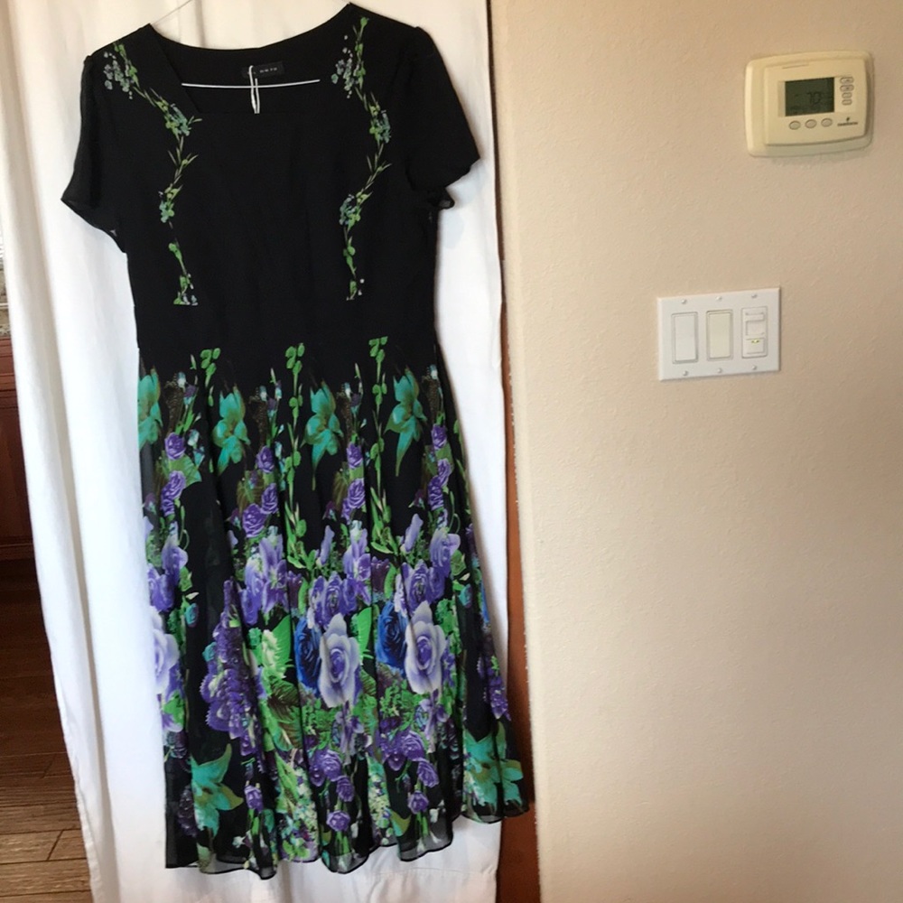 Women’s short sleeve fit and flare black with floral design mid length dress